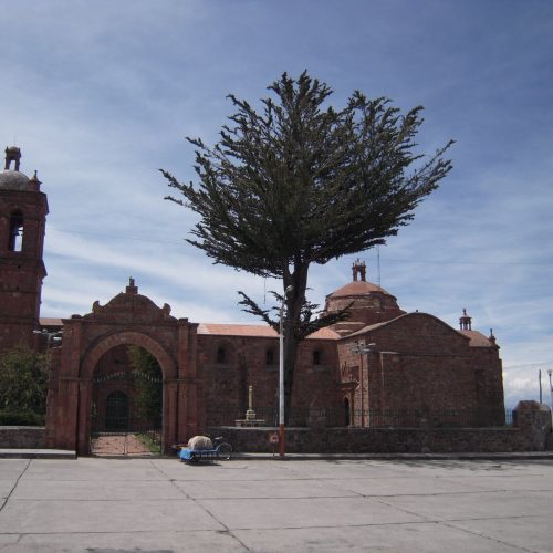 Pueblo de Pomata conocido como el Balcón Filosófico del Altiplano