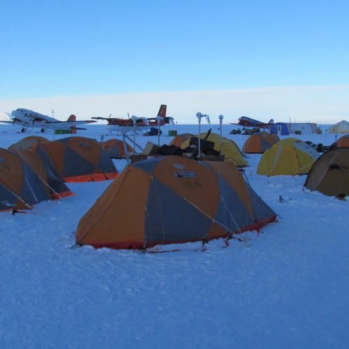 Obóz Alpine Ascent i 7Summits Club w Union Glacier Camp