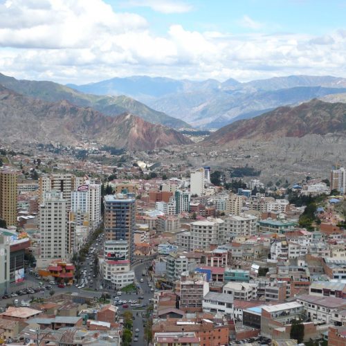 W La Paz bogaci mieszkaja na terenach nizej polozonych