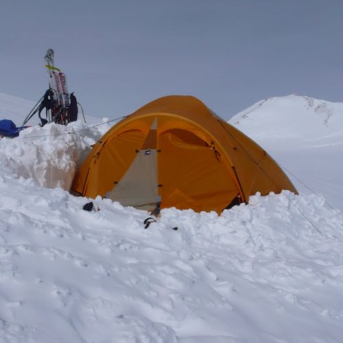 High Camp na Mt. Logan plateau